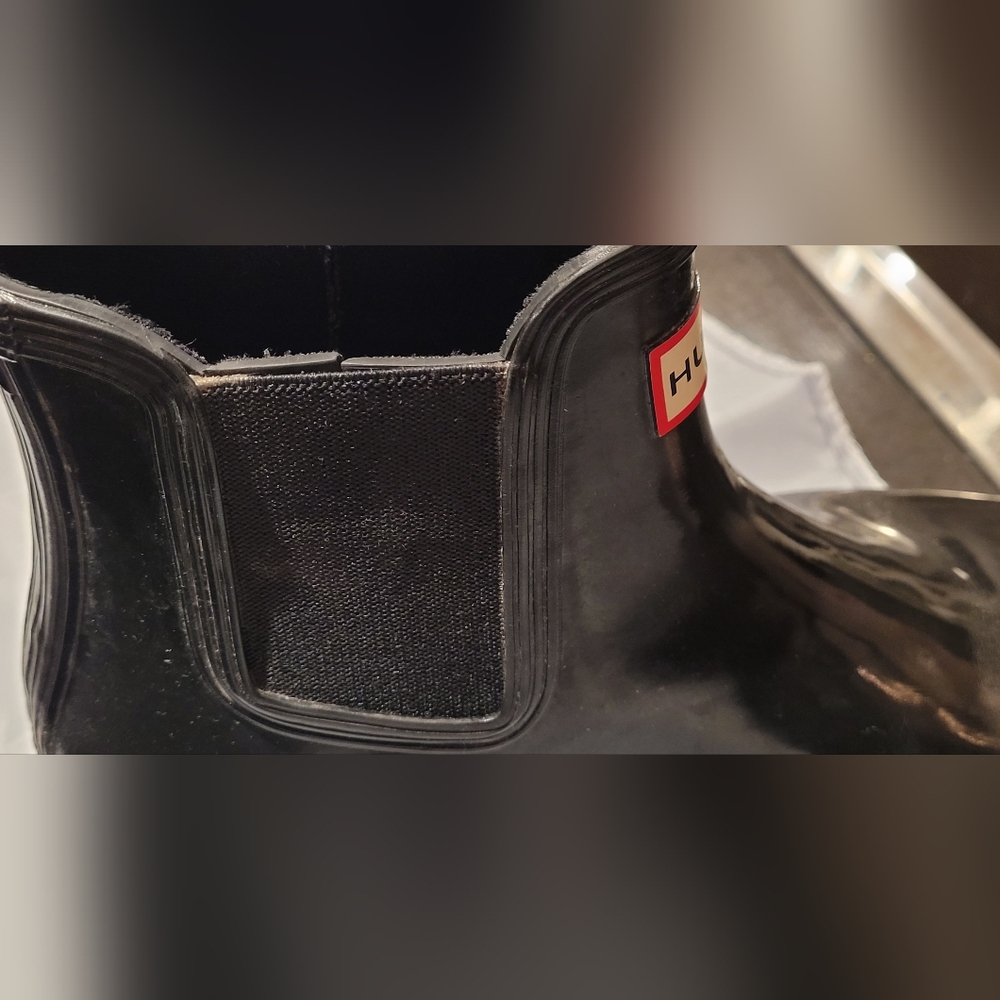 ❌️SOLD❌️ Hunter Glossy Chelsea Short Boots. Size 9 - Picture 8 of 10